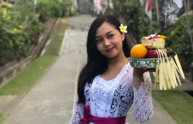 Yume; Bidan yang Tak Mau Disebut Selebgram, tapi Pelestari Budaya
