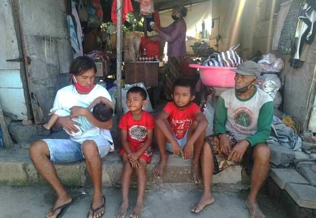 Ayah Meninggal, Ibu Pamit Beli Bunga, Malah Pulang “Rumah Bajang”