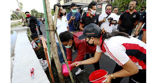 Ratusan Pohon Tabebuya Ditanam di Tukad Mati Tengah