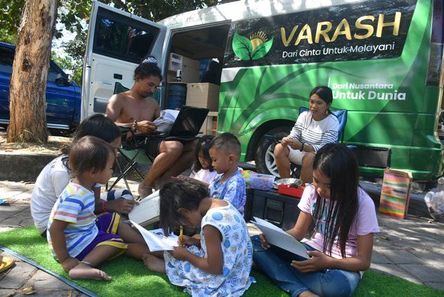 Bosan Hidup Normal, Nusa Wibawa Sekeluarga Hidup Nomaden di Campervan
