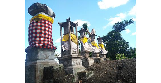 Pura Dalem Kedewatan Dijaga Barong Rentet dan Ular Gaib