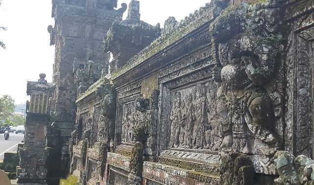Pura Dalem Panunggekan; Ada Relief Cerita setelah Kematian (1)