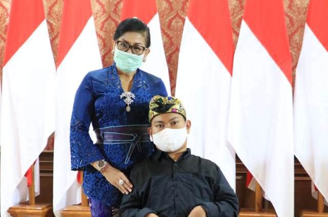 Dobrak Keterbatasan, Putri Koster Apresiasi Karya Pelukis Difabel