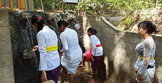 Mohon Diberkati Keturunan di Taman Beji Teluk Terima