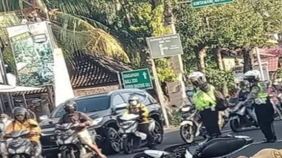 Potong Jalan, Bule Asal Rusia Tabrakan, Kaki Patah