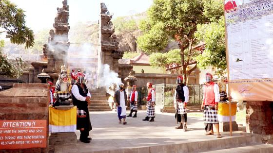 Pujawali Pura Pulaki Tiga Hari, Masker dan Jaga Jarak Mutlak