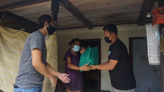 Penyanyi Bali Margi Berbagi, Ajak Semangat dan Disiplin Prokes