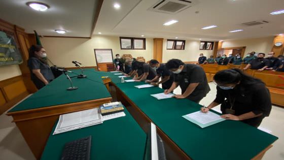 Hari Kerja Pertama, PN Gianyar Tandatangani Pakta Integritas 