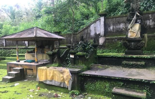 Tempat Memohon Segala Permohonan, Ada Petirtaan Ajaib