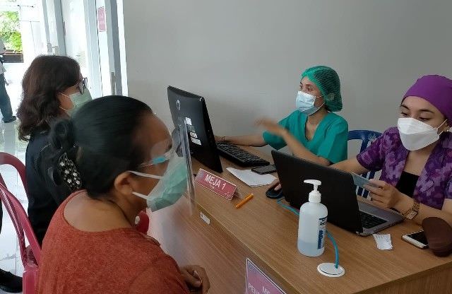 RSUD Bali Mandara Gelar Vaksinasi Tahap II