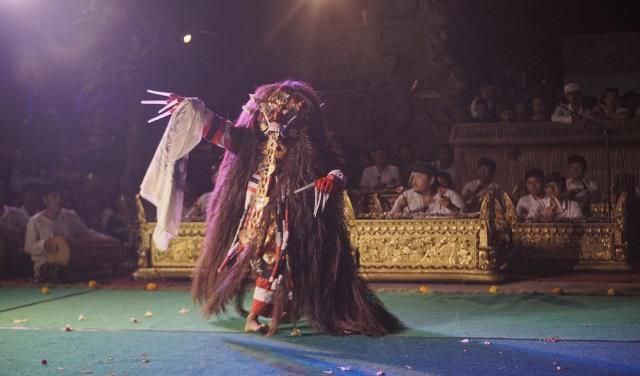 Selain Mawinten, Penari Rangda Harus Kuasai Kanuragan