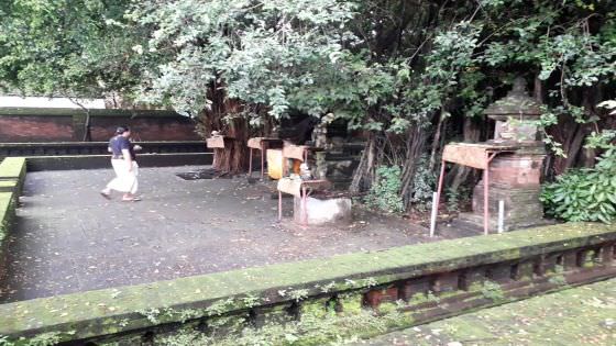Pura Beji Maospahit Dijaga Samar, Tempat Malukat dan Berobat