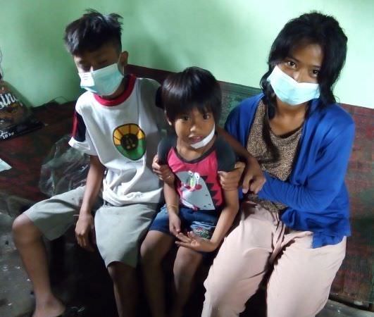 Desi Jualan Masker, Pait Jaga Adik Dika
