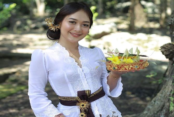 Ayu Meidiyani : Tolak Tawaran Endorse Berbikini