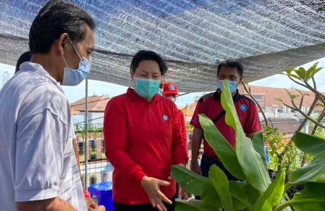 Kunjungi Hatinya PKK Banjar Pande Mas Kuta, Seniasih Kagum