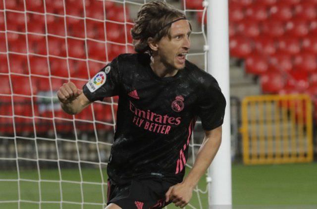 Luka Modric Bertahan di Real Madrid Satu Musim Lagi