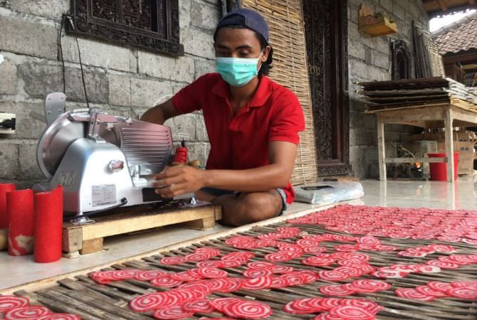 Pembuatan Jaje Uli Batur Sari Bertahan Ditengah Pandemi