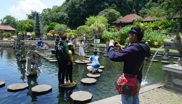 Andalkan Domestik, Tirta Gangga Dikunjungi Ratusan Orang Per Hari