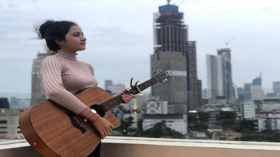 Bulan Sutena, Model dan Atlet Kempo yang Bikin Terpesona