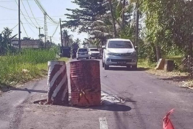 Sudah Lama Jebol, Jalan Menuju Pantai Saba Segera Diperbaiki
