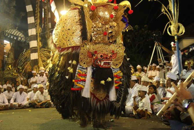 Bulu Gagak Nunas di Pura Alas Harum, Hanya Ada Enam di Bali