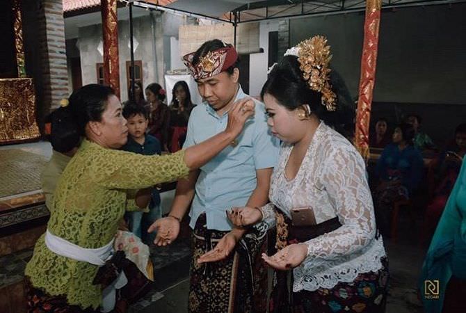 Dari Ritual Mejauman hingga Tipat Bantal dalam Pawiwahan