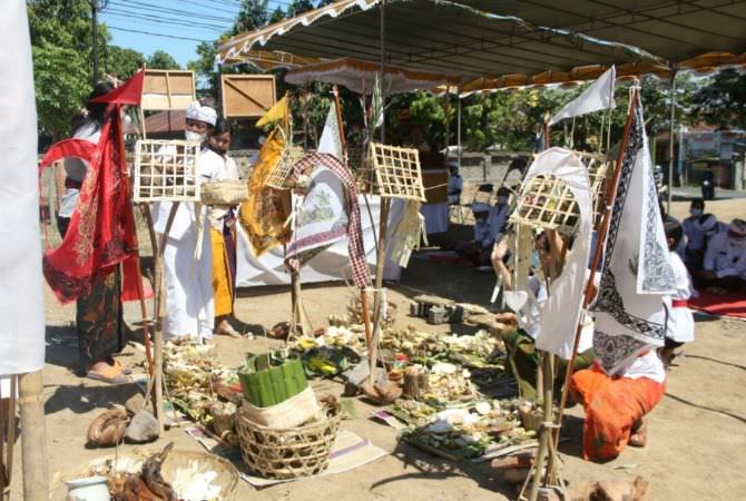 Mulai dari Ngelawar Hingga Pemujaan Dewi Durga