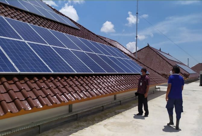 Sebut Bisa Hemat Listrik, Bangunan RSUD Sanjiwani Dipasang Panel Surya
