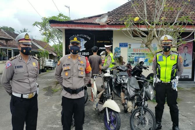 Tertibkan Trek-trekan, Polsek Ubud Amankan Lima Motor dan Satu Joki