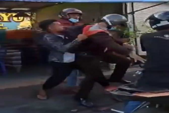 Viral! Empat Pemuda Mabuk Keroyok Satpam di Pemogan