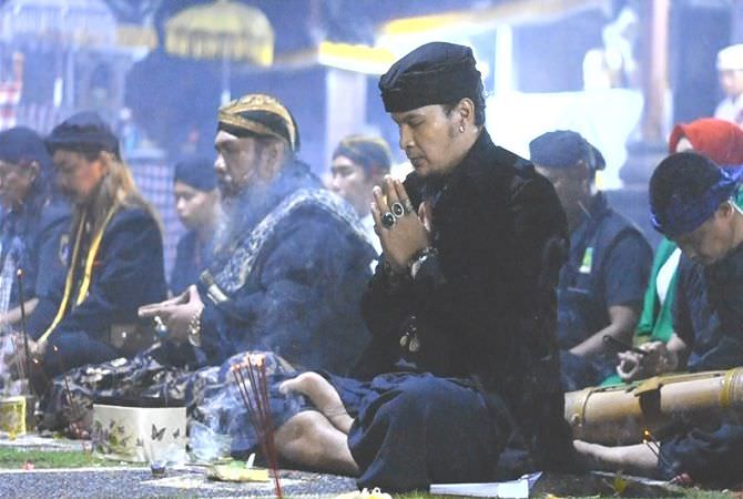 Komunitas Sunda Wiwitan Aktif Tangkil ke Pura Dalem Solo