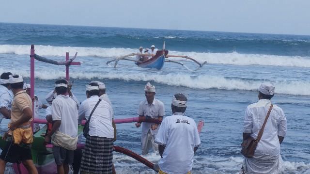 Ada Berbagai Ritual Hindu di Gunung dan Laut