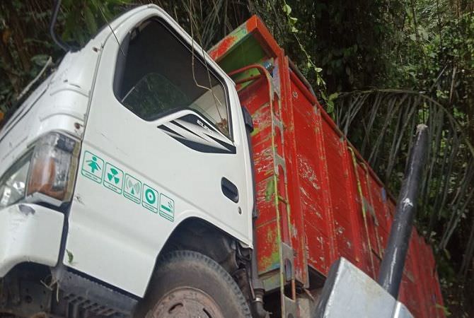 As Pendek Patah, Truk Muat Koral