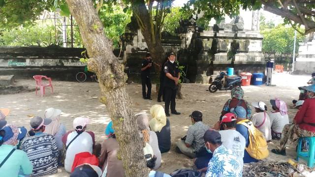 Oknum Pedagang Diduga Peras Wisatawan Desa Adat Kuta Beri Ancaman