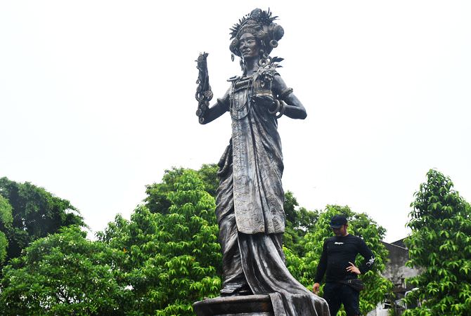 Putu Marmar Herayukti, Pembuat Patung Ratu Ayu Mas Melanting