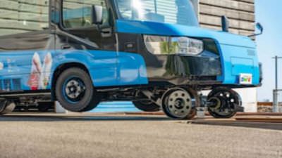 DMV : Bagian-bagian ban karet dan roda kereta dari bus