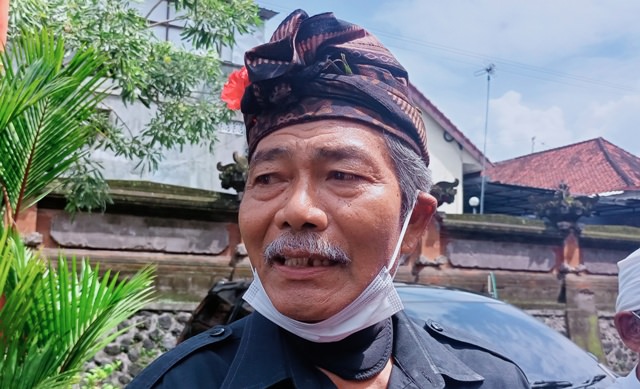 Bendesa Adat Muncan Jro Gede Suwena Putus Upadesa. ( Agus Eka Purna NegaraBali Express)