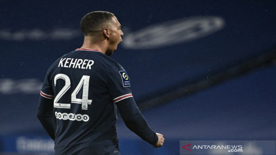 EMOSI : Bek sayap Paris Saint-Germain Thilo Kehrer meluakan emosi setelah mencetak gol ke gawang Olympique Lyon dalam laga lanjutan Liga Prancis di Stadion Groupama, Lyon, Prancis, Minggu (9/1/2022) waktu setempat. Antara/AFP/Jeff Pachoud