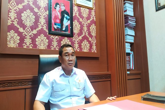 Ketua Fraksi PDIP DPRD Gianyar, Ketut Sudarsana. (DOK. BALI EXPRESS)