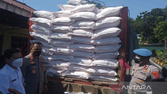 KAPOLRES : Kapolres Indramayu AKBP M Lukman Syarif saat memberi keterangan kepada media di Indramayu, Jawa Barat, Rabu (16/2/2022). Antara/Khaerul Izan.