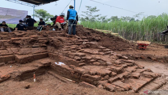 CANDI : Sisi timur bangunan candi yang diekskavasi oleh tim Balai Pelestarian Cagar Budaya (BPCB) Jawa Timur di Desa Srigading, Kecamatan Lawang, Kabupaten Malang, Jawa Timur, Sabtu (26/2/2022). Antara/Vicki Febrianto.