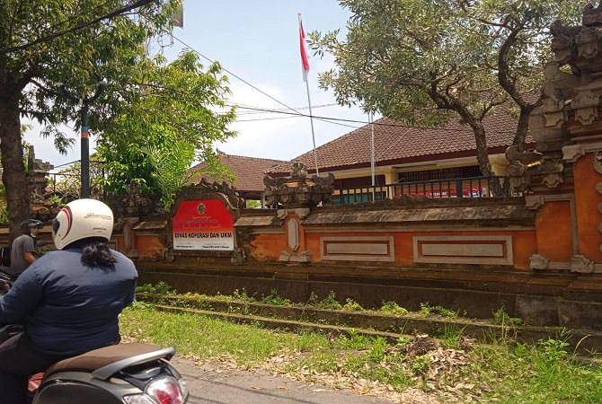 Tampak depan Kantor Dinas Koperasi dan UMKM Kabupaten Gianyar. (ISTIMEWA)