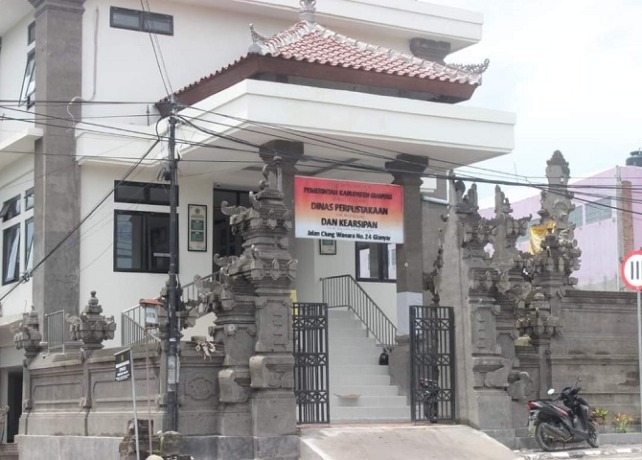 MENURUN : Tampak depan Perpustakaan Umum Gianyar. (ISTIMEWA)