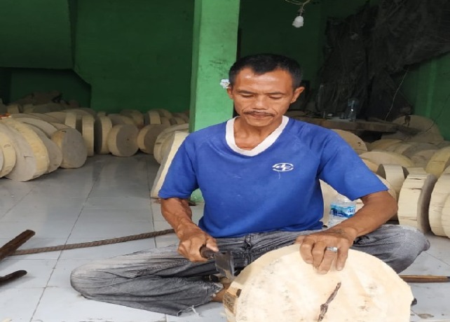 BERTAHAN : Pedagang talenan di pertigaan Bangli yang masih eksis hingga saat ini, Rabu (30/3). (ISTIMEWA)