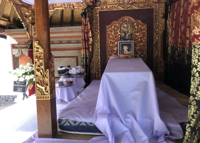 WAFAT: Mantan Bupati Karangasem periode 2000-2005, I Gede Sumantara Ady Prenatha wafat karena sakit ginjal. (ADI PRABAWA/BALI EXPRESS)