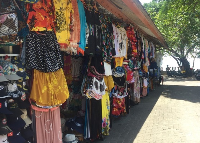 RELOKASI : Pasar Seni Kuta yang rencananya direlokasi, Minggu (13/3). (AGUNG BAYU/BALI EXPRESS)