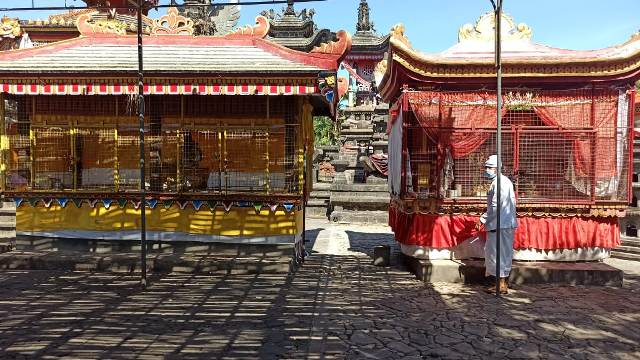 PURA: Keberadaan palinggih di Pura Pabean, Desa Banyupoh, Kecamatan Buleleng (I Putu Mardika/Bali Express)