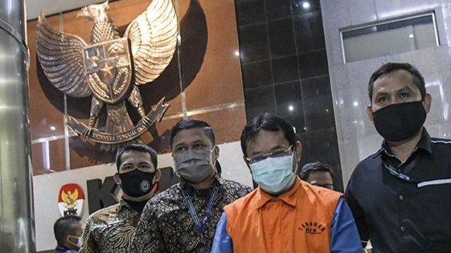 Mantan Bupati Bogor Rachmat Yasin ditahan KPK yang juga merupakan kakak dari Bupati Bogor Ade Yasin (ist)