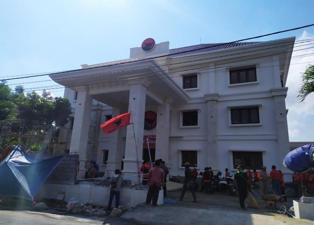 SOMASI  : Kantor DPC PDIP Gianyar beralamat jalan Banteng, Buruan, Kecamatan Blahbatuh, Gianyar, Kamis (21/4). (DOK.BALI EXPRESS)