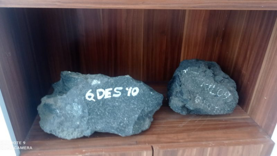 BAHAYA : Bebatuan Gunung Anak Krakatau erupsi tahun 2010 cukup membahayakan jika terkena lontaran bebatuan pijar. Antara/HO-Humas Dokumen Pos Pemantau Anak Gunung Krakatau
